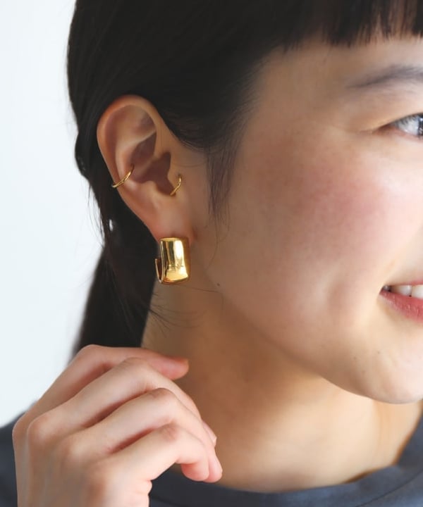 Ichika Hondaさんの「BEAMS WOMEN｜PHILIPPE AUDIBERT / Barrie ピアス ゴールド」を使ったコーディネート