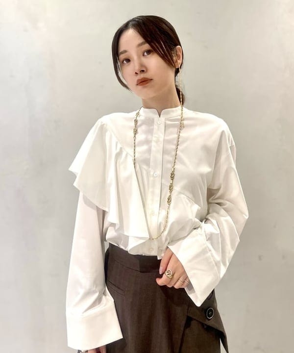 カタヤマ アヤさんの「BEAMS WOMEN｜RBS / アシメ ラッフル シャツ」を使ったコーディネート