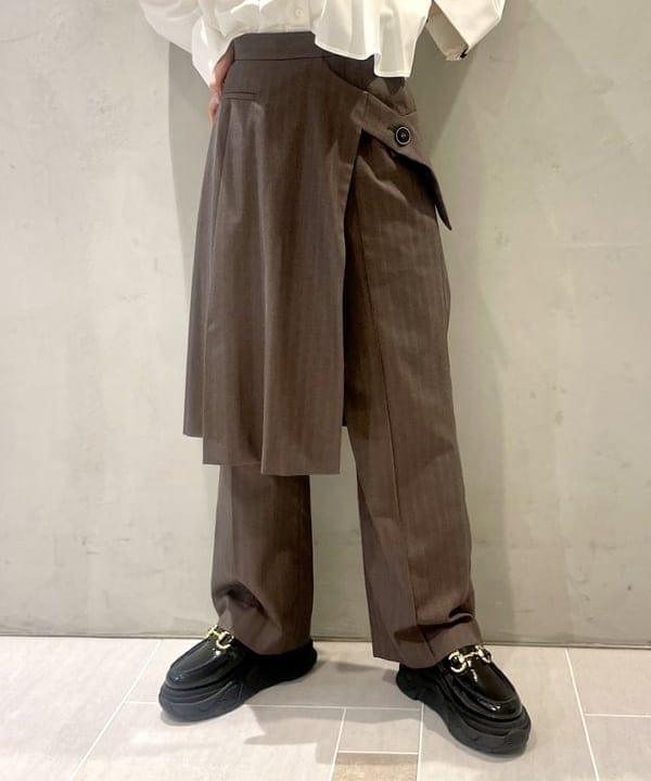 カタヤマ アヤさんの「BEAMS WOMEN｜RBS / アシメ ラッフル シャツ」を使ったコーディネート