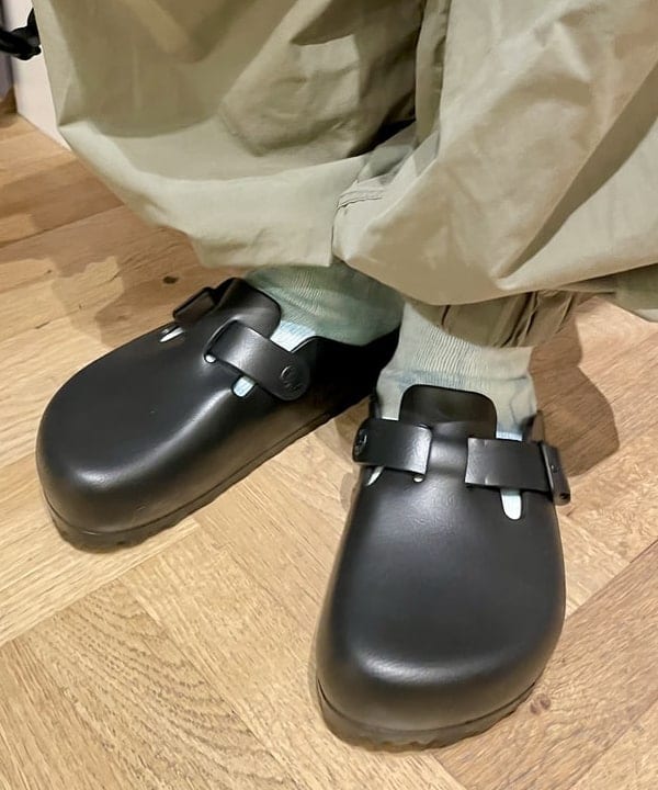 コウリキ　マミさんの「BEAMS WOMEN｜BIRKENSTOCK / 【EXCLUSIVE】 BOSTON EVA BLACK（23～24.5cm）」を使ったコーディネート