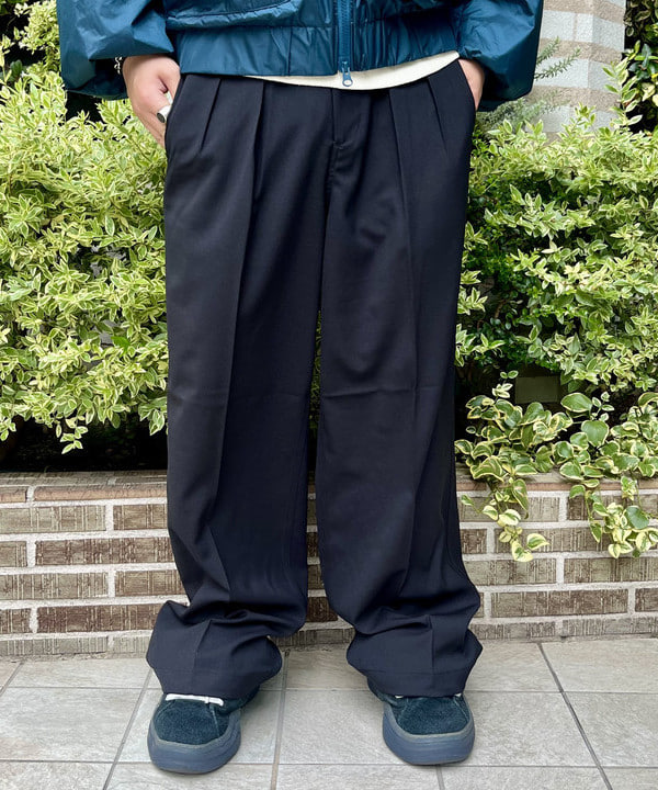 トラ吉さんの「BEAMS WOMEN｜2プリーツ ワイド スラックス」を使ったコーディネート