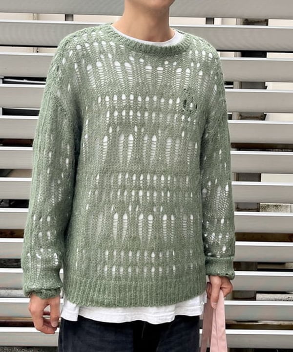 高遠 恒巳さんの「BEAMS WOMEN｜3ゲージ クロシェ クルーネック ニット」を使ったコーディネート