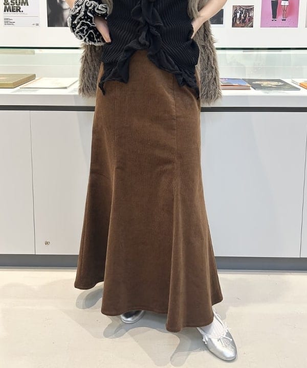 渡邊 舞さんの「BEAMS WOMEN｜コーデュロイ マーメイド スカート」を使ったコーディネート