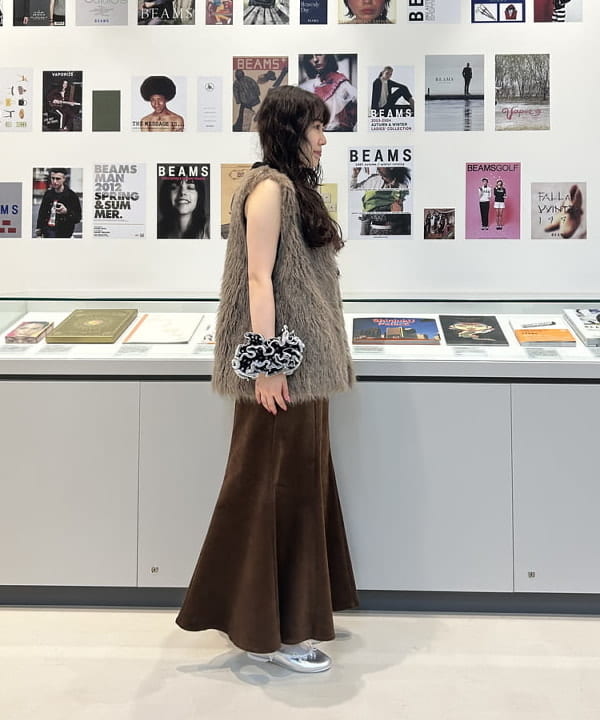 渡邊 舞さんの「BEAMS WOMEN｜コーデュロイ マーメイド スカート」を使ったコーディネート