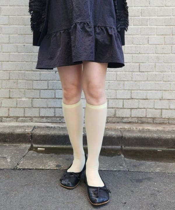 saori KATOさんの「BEAMS WOMEN｜Ray BEAMS / 箔 プリント リブ Tシャツ」を使ったコーディネート