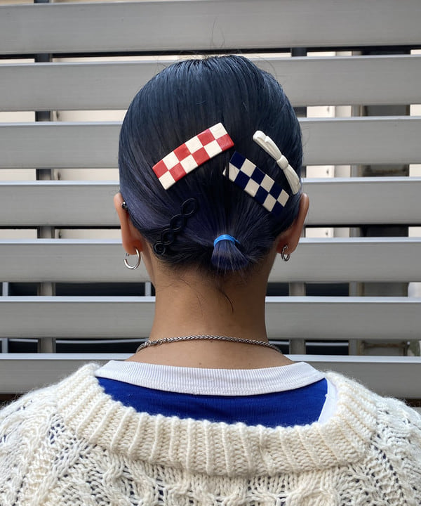 オカモト ミサキさんの「BEAMS WOMEN｜チェッカー ヘアクリップ」を使ったコーディネート