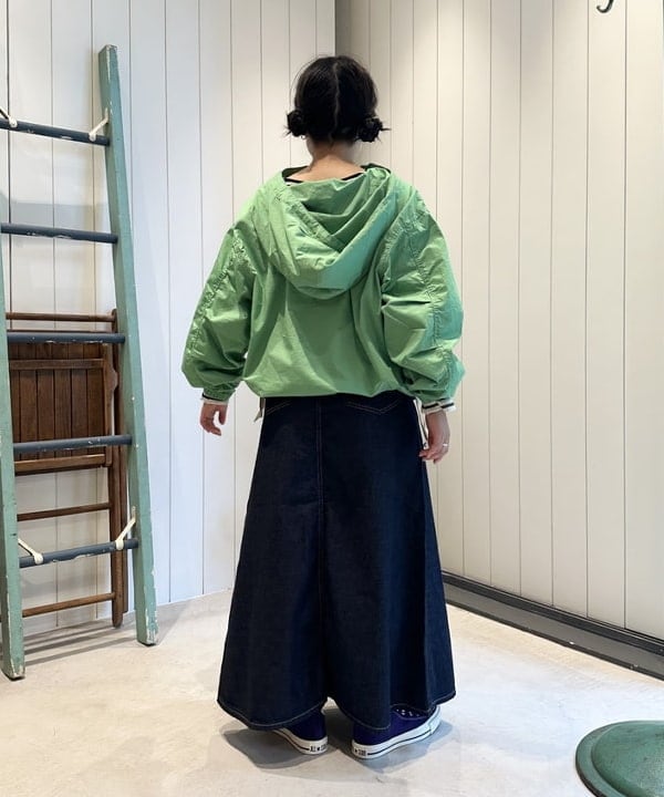 ナガオカ サキさんの「BEAMS WOMEN｜サイド ボタン アノラック」を使ったコーディネート