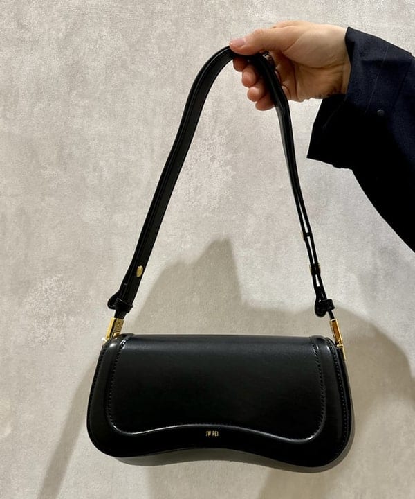 配島 孝明さんの「BEAMS WOMEN｜BEAMS / ワイドフィット デニムパンツ」を使ったコーディネート