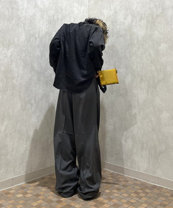 菊田 悠さんの「BEAMS WOMEN｜2プリーツ ワイド スラックス」を使ったコーディネート
