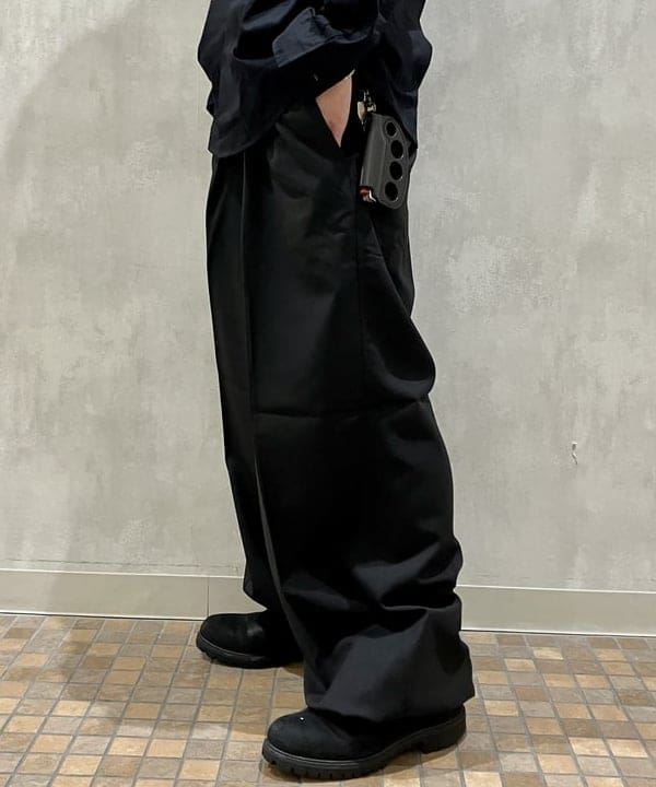 西村 光平さんの「BEAMS WOMEN｜2プリーツ ワイド スラックス」を使ったコーディネート