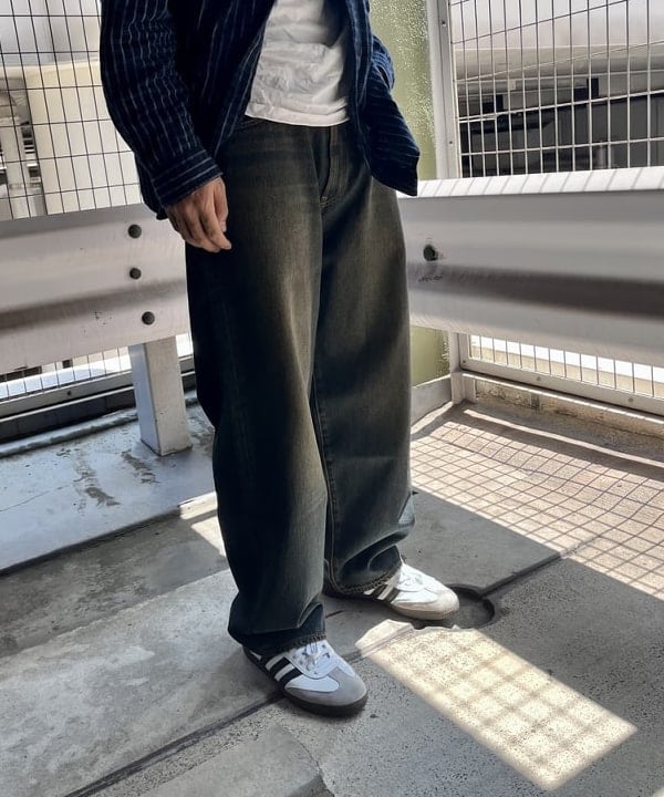 槙山 賢斗さんの「BEAMS WOMEN｜BEAMS / ワイドフィット デニムパンツ」を使ったコーディネート