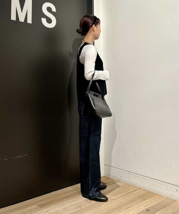 早川 萌子さんの「BEAMS WOMEN｜丸胴 テレコ 長袖 Tシャツ」を使ったコーディネート
