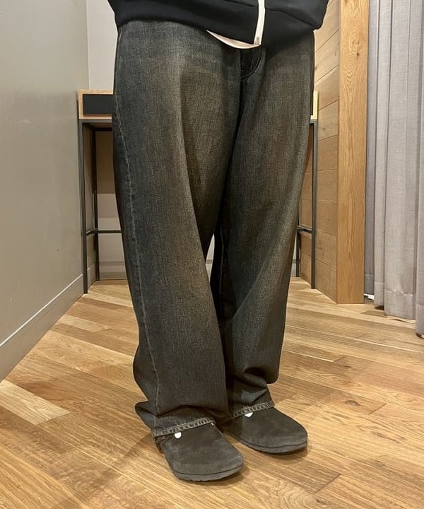 新里 京介さんの「BEAMS WOMEN｜BEAMS / ワイドフィット デニムパンツ」を使ったコーディネート