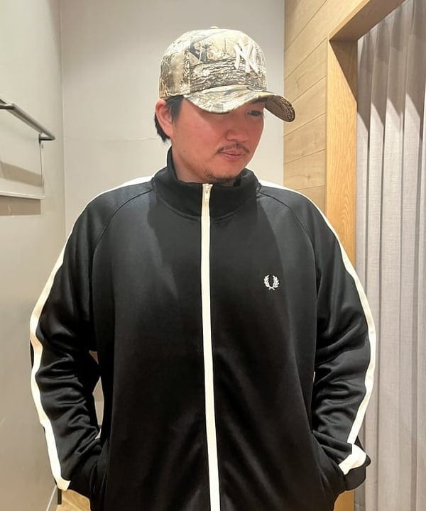 新里 京介さんの「BEAMS WOMEN｜BEAMS / ワイドフィット デニムパンツ」を使ったコーディネート