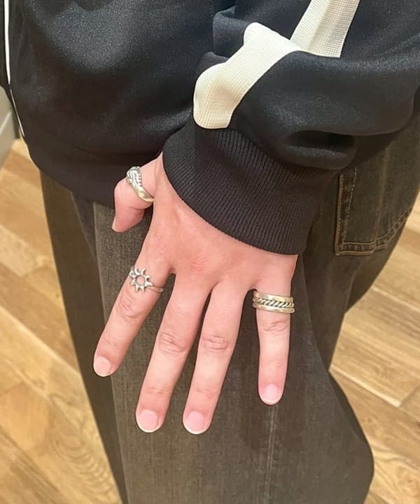 新里 京介さんの「BEAMS WOMEN｜BEAMS / ワイドフィット デニムパンツ」を使ったコーディネート