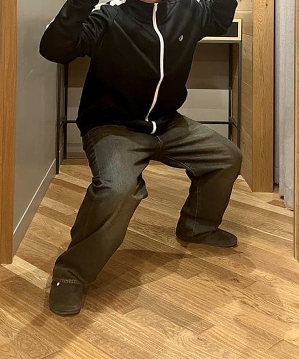 新里 京介さんの「BEAMS WOMEN｜BEAMS / ワイドフィット デニムパンツ」を使ったコーディネート