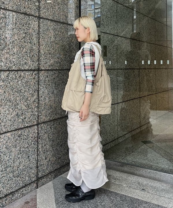 あさひさんの「BEAMS WOMEN｜シアー リブ ラッフル ノースリーブ トップス」を使ったコーディネート