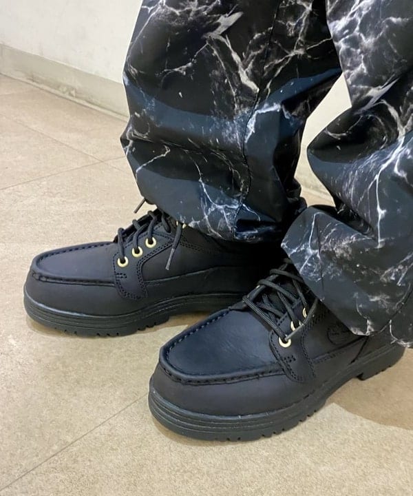 鈴木 悠里さんの「BEAMS WOMEN｜Timberland / HERITAGE GORE-TEX（R） MOC TOE MIDDLE BLACK」を使ったコーディネート