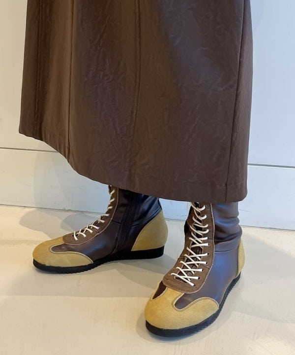 神坂 莉子さんの「BEAMS WOMEN｜フェイクレザー Vネック ノースリーブ ワンピース」を使ったコーディネート
