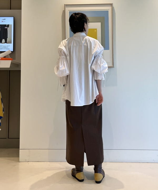 神坂 莉子さんの「BEAMS WOMEN｜フェイクレザー Vネック ノースリーブ ワンピース」を使ったコーディネート