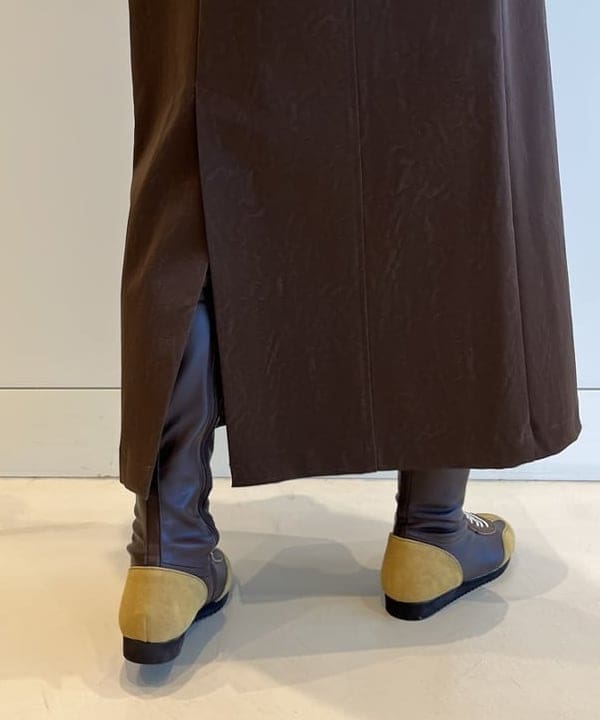神坂 莉子さんの「BEAMS WOMEN｜フェイクレザー Vネック ノースリーブ ワンピース」を使ったコーディネート