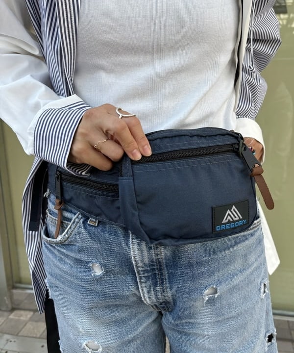 矢野(青木)優香さんの「BEAMS WOMEN｜GREGORY / 別注 VINTAGE HIP MATE NAVY」を使ったコーディネート