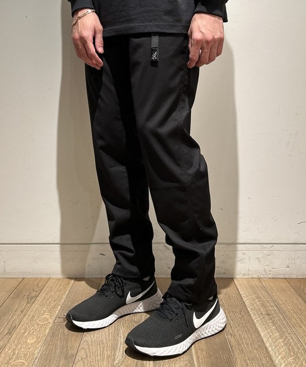及川 晃さんの「BEAMS WOMEN｜GRAMICCI / 別注 スラックス 24FW」を使ったコーディネート