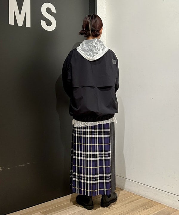 早川 萌子さんの「BEAMS WOMEN｜O’NEIL OF DUBLIN / 別注 ウール クレイジー マキシスカート」を使ったコーディネート