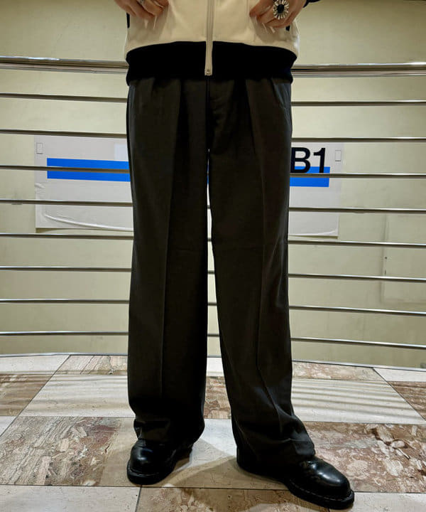 配島 孝明さんの「BEAMS WOMEN｜2プリーツ ワイド スラックス」を使ったコーディネート