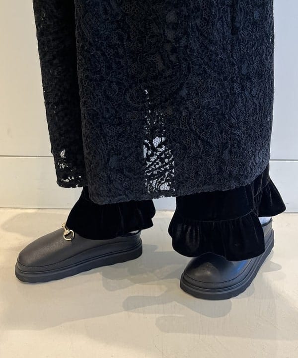 神坂 莉子さんの「BEAMS WOMEN｜フリル ヘム ベロア パンツ」を使ったコーディネート