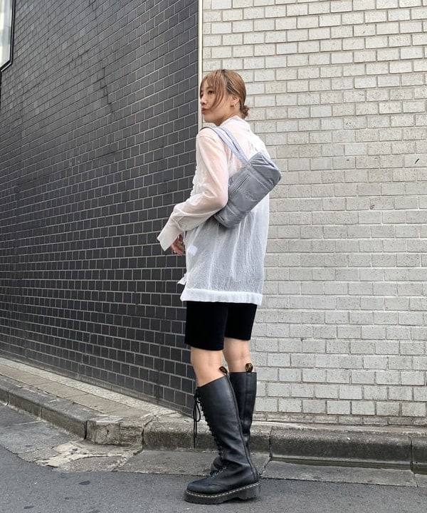 れいなさんの「BEAMS WOMEN｜カット コーデュロイ バイカー ショーツ」を使ったコーディネート