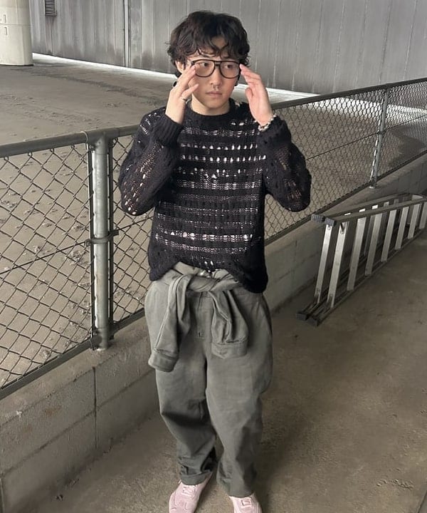 タマイユウトさんの「BEAMS WOMEN｜3ゲージ クロシェ クルーネック ニット」を使ったコーディネート