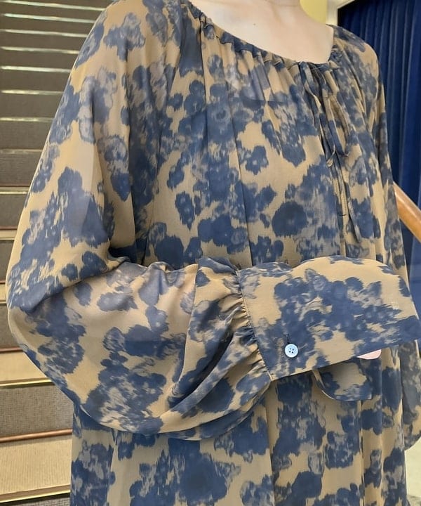 蒲原 捺美さんの「BEAMS WOMEN｜AK+1 / シフォン フラワー ワンピース」を使ったコーディネート