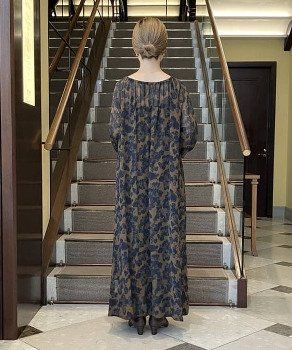 蒲原 捺美さんの「BEAMS WOMEN｜AK+1 / シフォン フラワー ワンピース」を使ったコーディネート