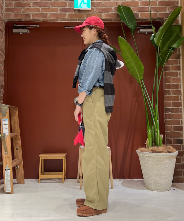 エノモト アミさんの「BEAMS WOMEN｜BUZZ RICKSON'S / 別注 シャンブレー ロングスリーブ シャツ」を使ったコーディネート