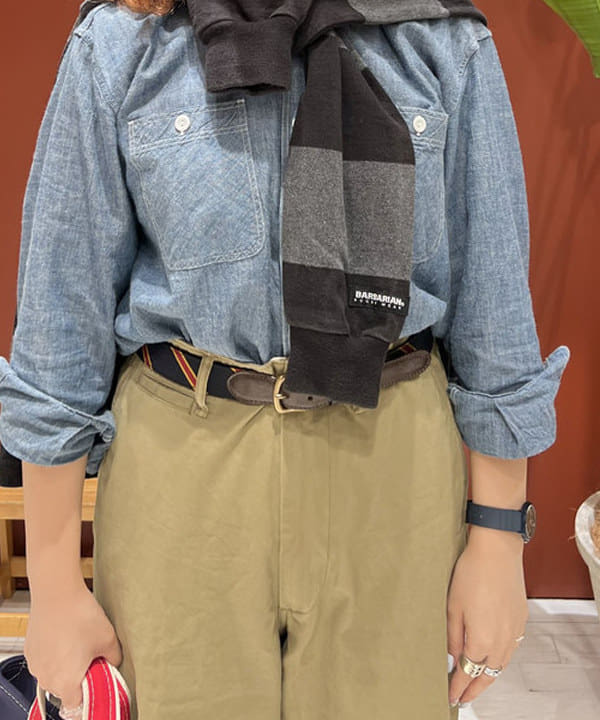 エノモト アミさんの「BEAMS WOMEN｜BUZZ RICKSON'S / 別注 シャンブレー ロングスリーブ シャツ」を使ったコーディネート