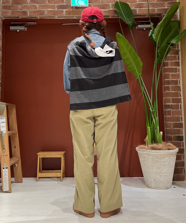 エノモト アミさんの「BEAMS WOMEN｜BUZZ RICKSON'S / 別注 シャンブレー ロングスリーブ シャツ」を使ったコーディネート