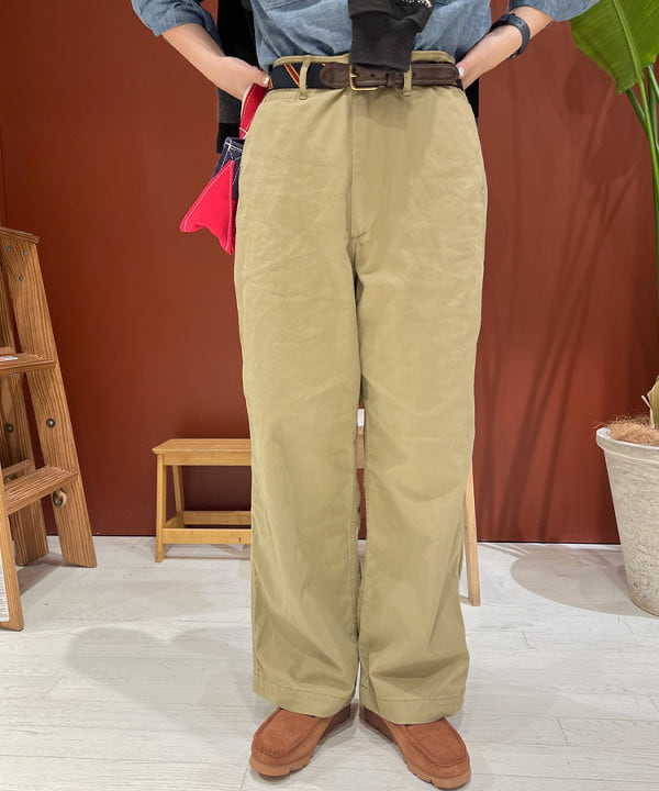 エノモト アミさんの「BEAMS WOMEN｜BUZZ RICKSON'S / 別注 シャンブレー ロングスリーブ シャツ」を使ったコーディネート