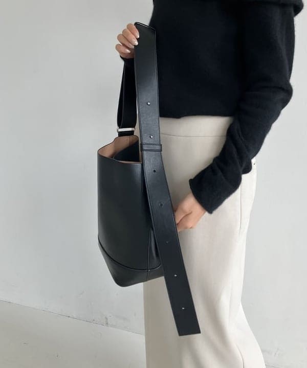 SAKAIさんの「BEAMS WOMEN｜フォックス ウール オフショルダー プルオーバーニット」を使ったコーディネート