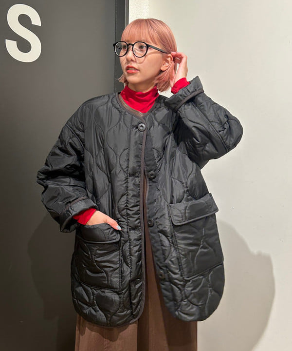 佐藤 亜美さんの「BEAMS WOMEN｜フェイクレザー Vネック ノースリーブ ワンピース」を使ったコーディネート