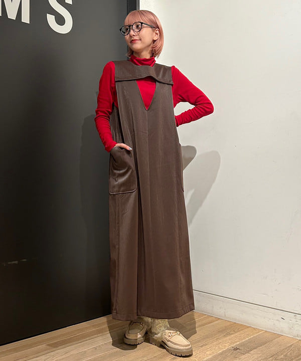 佐藤 亜美さんの「BEAMS WOMEN｜フェイクレザー Vネック ノースリーブ ワンピース」を使ったコーディネート