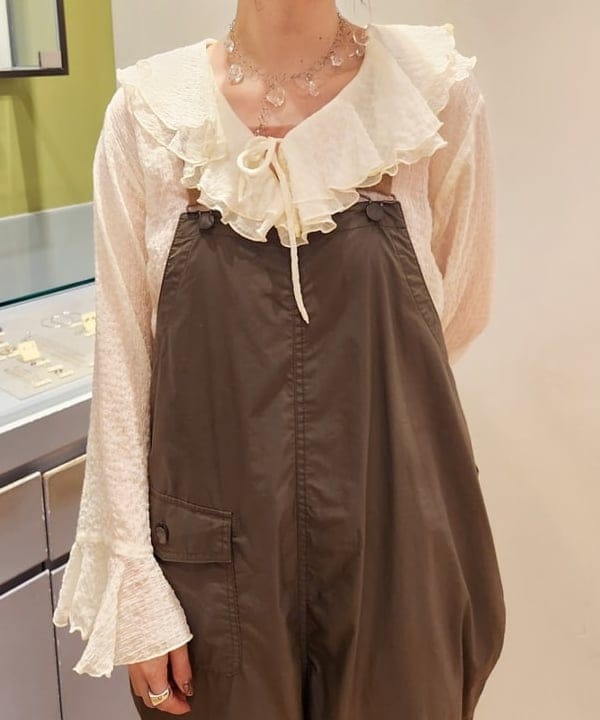 saori KATOさんの「BEAMS WOMEN｜シアー ラッフル ブラウス」を使ったコーディネート
