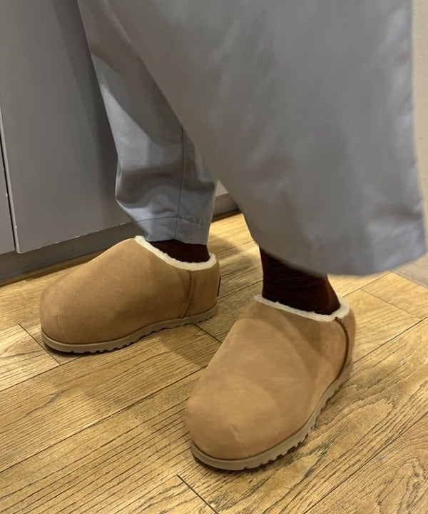 神坂 莉子さんの「BEAMS WOMEN｜UGG(R) / W PUMPED SLIDE」を使ったコーディネート