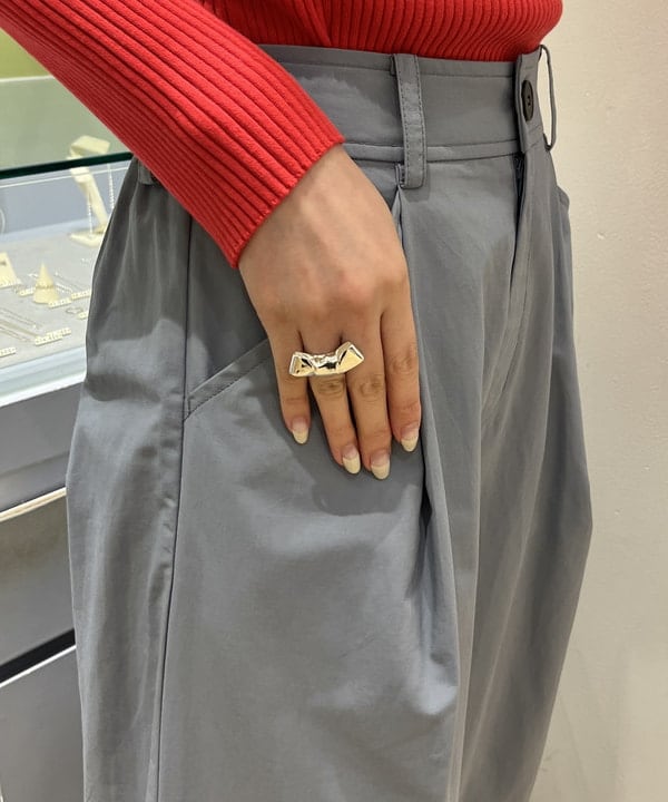 神坂 莉子さんの「BEAMS WOMEN｜UGG(R) / W PUMPED SLIDE」を使ったコーディネート