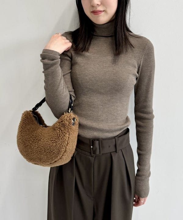 山田 千遥さんの「BEAMS WOMEN｜バックル 2タック ワイドパンツ」を使ったコーディネート
