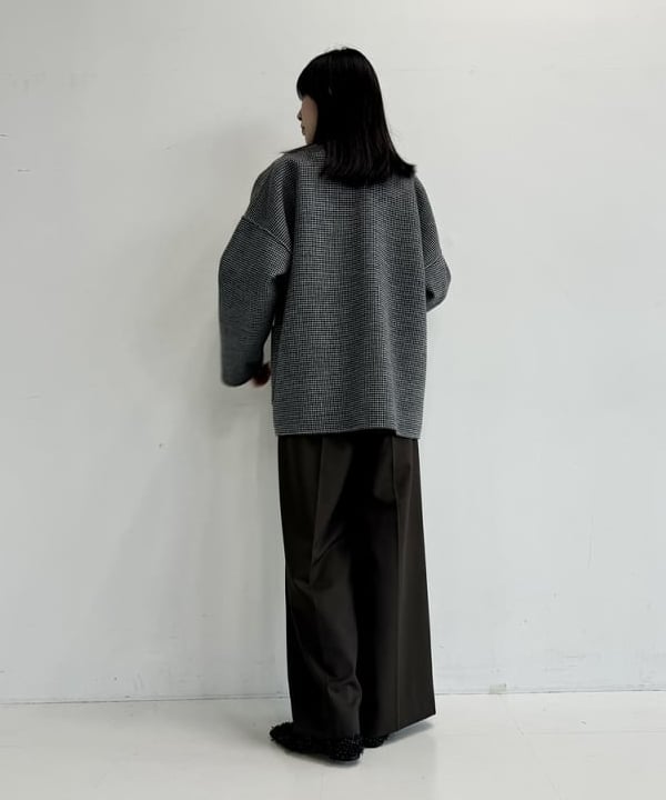 山田 千遥さんの「BEAMS WOMEN｜バックル 2タック ワイドパンツ」を使ったコーディネート