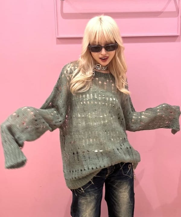コスゲさんの「BEAMS WOMEN｜3ゲージ クロシェ クルーネック ニット」を使ったコーディネート