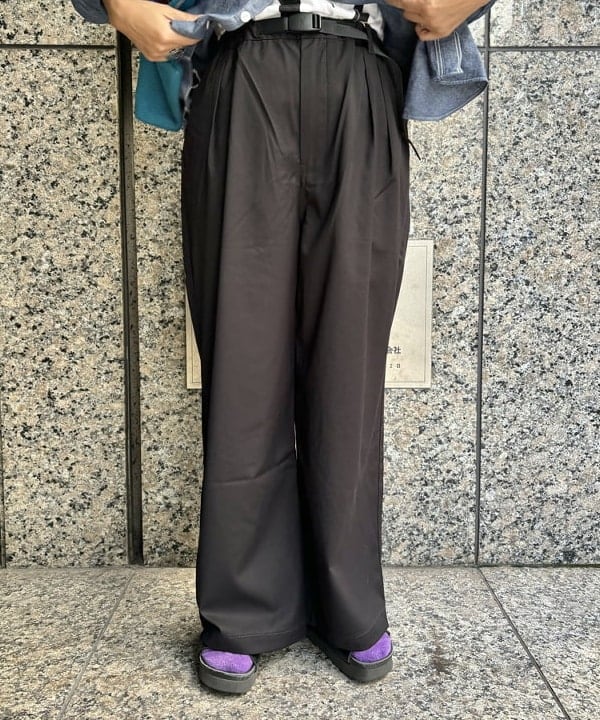 つぼさんの「BEAMS WOMEN｜Gramicci × BEAMS BOY / 別注 2プリーツ ワイド スラックス」を使ったコーディネート