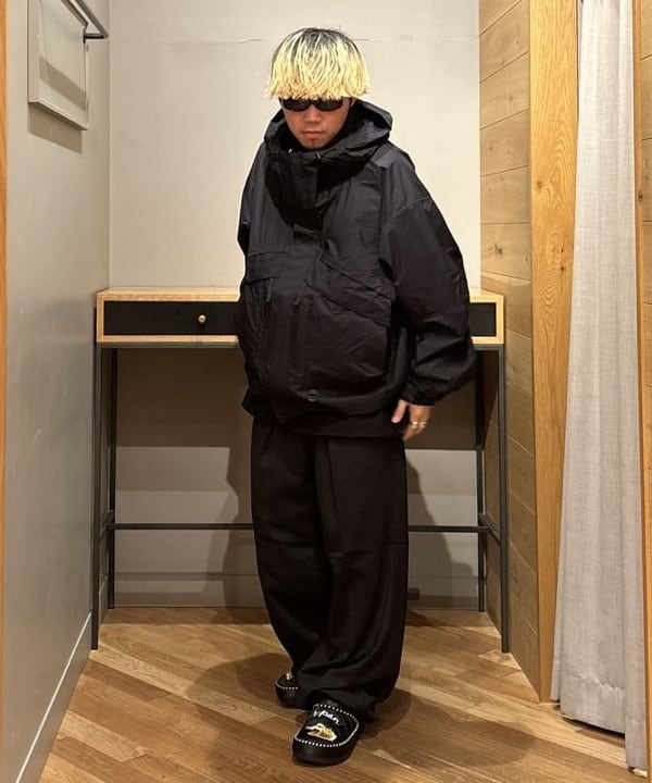 三宅 康平さんの「BEAMS WOMEN｜2プリーツ ワイド スラックス」を使ったコーディネート