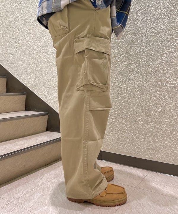 石郷岡 稜さんの「GRAMICCI / 別注 6ポケット カーゴパンツ」を使ったコーディネート